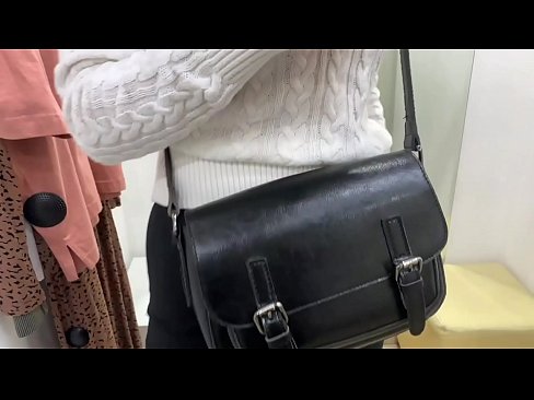 ❤️ الاستمناء العلني للعاهرة الصغيرة FeralBerry مع دسار في غرفة القياس عندنا٪ ar.123sex.ru٪؛ ❌️